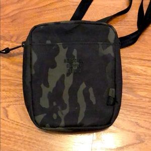 Hershel festival bag camo